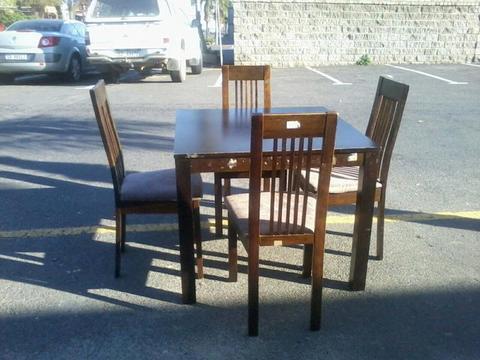 Dining table and 4 chair's