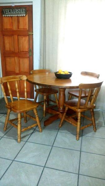 Round dining/kitchen table for sale