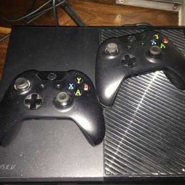 Xbox 1; 2 controllers; 11 Games