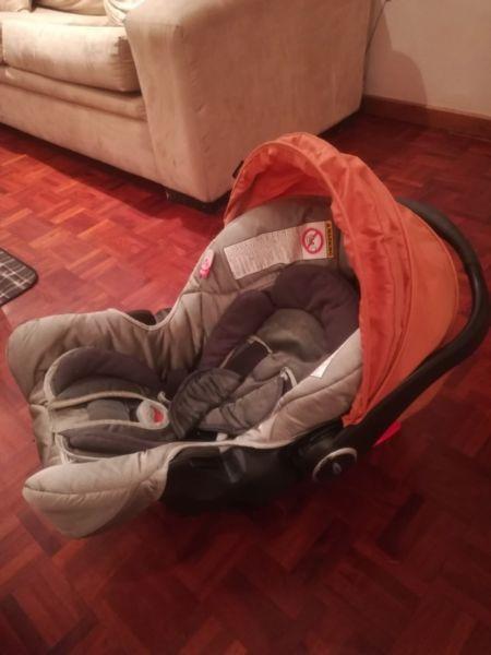 Excellent condition Graco car seat and base