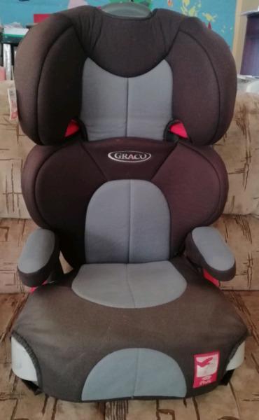 Graco booster seat 15-36kg with adjustable headrest and cupholders