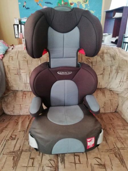 Graco booster seat 15-36kg with adjustable headrest and cupholders