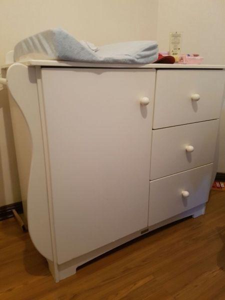 Treehouse baby cot and compactum