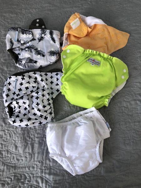 X4 cloth diapers, x1 reusable swimming diaper