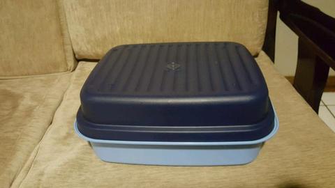 Tupperware bread server for sale - in excellent condition