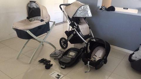 Upper Baby Vista Full Travel System R8900