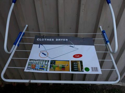 Fold up clothes line with 7 metres of hanging space. Ideal for caravanners