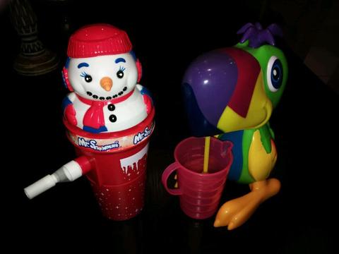 Snowman ice crusher and smoothie maker for kids