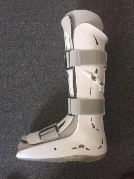 Achilles air cast boot, R800 left or right foot