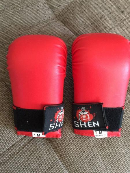 Shen Sports gloves - Medium - supplied in original carrying case