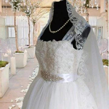 Brand new stunning wedding dress