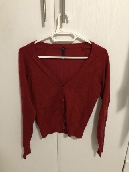 Jerseys / cardigans R20 each