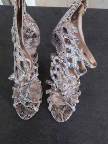 Atmosphere ladies heel size 6