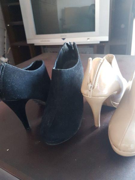 2 Pairs ladies shoes
