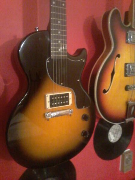 JOHN LENNON of Beatles played LES PAUL JUNIOR / this is an EPIPHONE