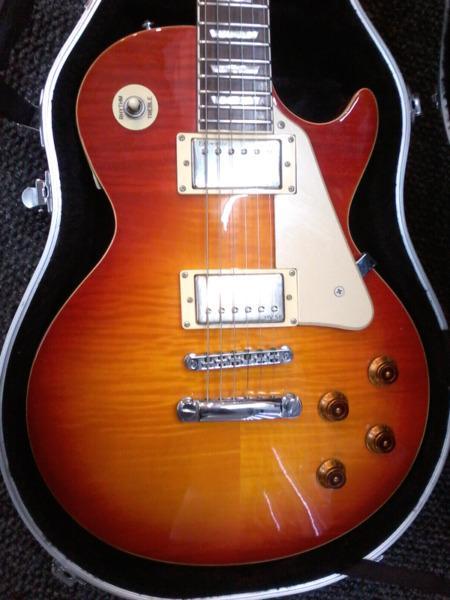 LES PAUL by tangelwood and Stagg hardshell case