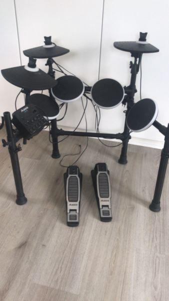Alesis DM Lite drum kit
