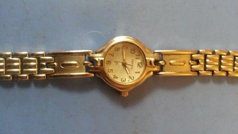 COLLECTION OF WOMENS FOSSIL WATCHES