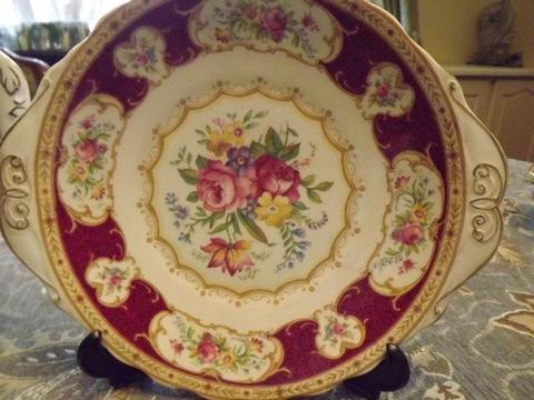 Royal Albert Lady Hamilton Large Cake Plate R 550( old Version smaller different on handles )Perfect