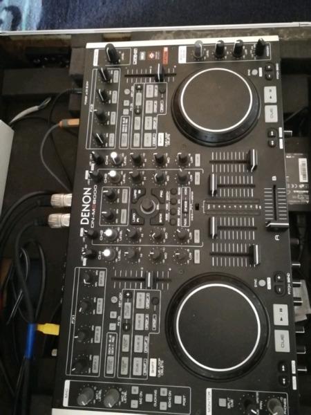 Denon MC-6000 DJ Controller mixer and accessories