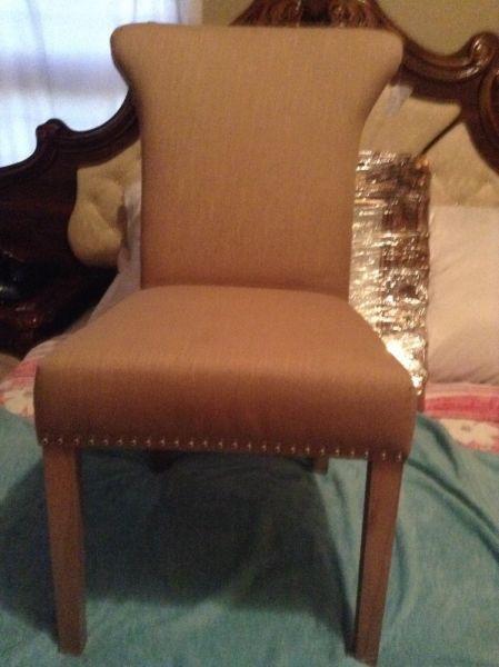Kaftan side chair with ring on clearing price R2000 Condition new Whatsapp me on 078 985 9760