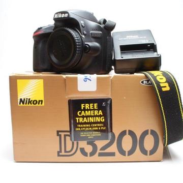 Nikon D3200 body only