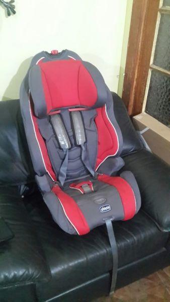 Chicco car seat for toddler/child between 9kg and 36kg. Excellent condition