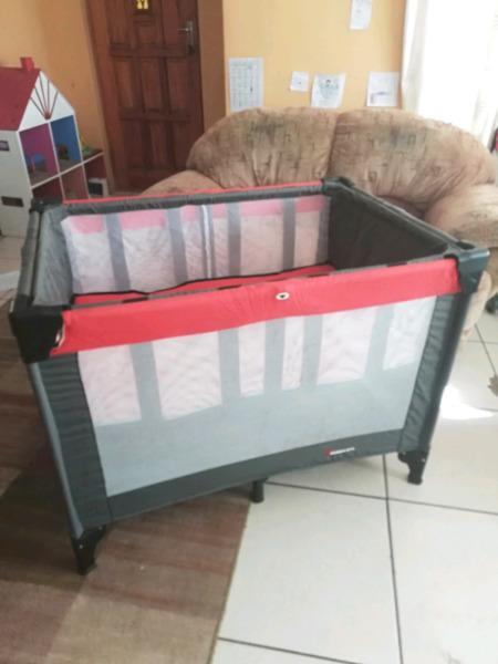Large Mamalove campcot with upper level for a newborn and carry bag