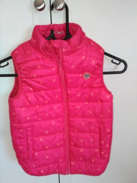 Sleeveless puffer jackets. Size 6-7 years