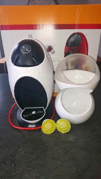 Dolce Gusto Jovia Coffee machine & pod holder