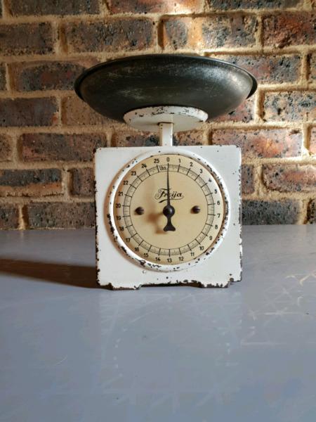 Freiya vintage kitchen scale