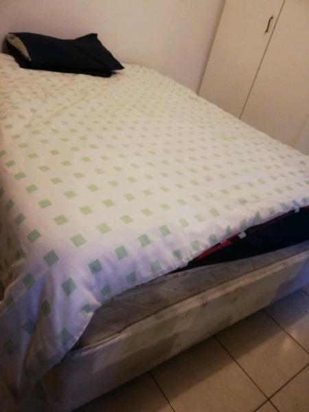 Queen size second hand bed