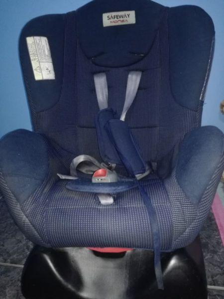 BABY CAR SEAT AND MINI TRAVEL COT