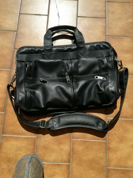 TOSCA laptop bag for R80