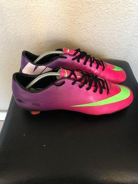 Nike MV Soccer Boots