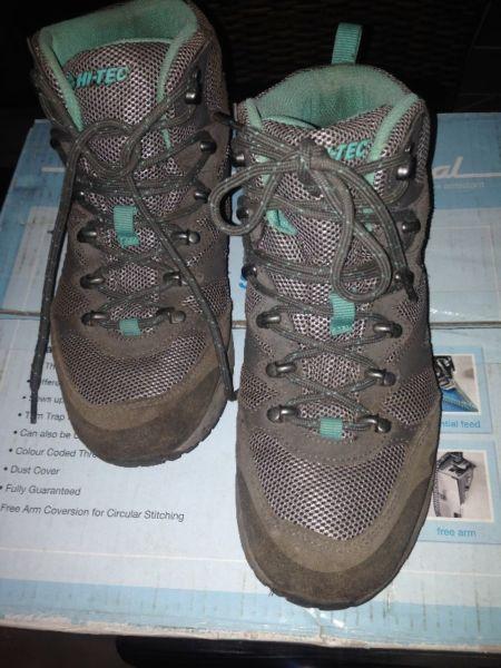 Hi-Tec womens size 6 hiking boots