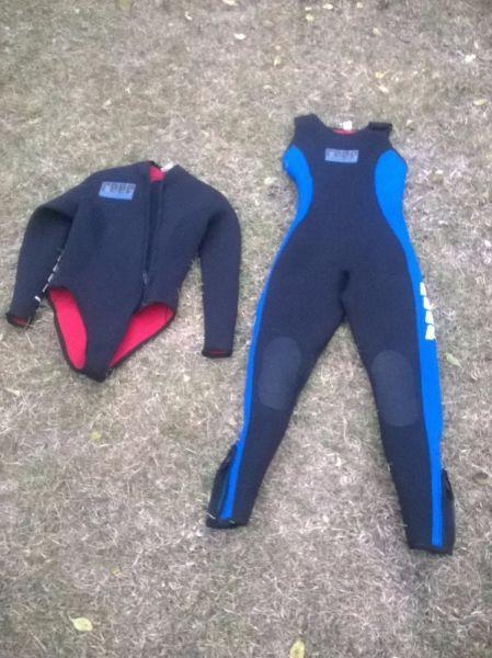 Lady Reef Metalite top with Zero leggings 2-piece dive suit size medium (black and blue, red inside)