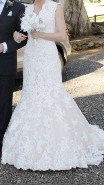Lace Wedding dress for sale R2000