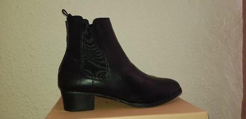 Size 8 Ladies Boots
