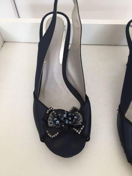 Navy blue heels