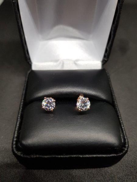 1.50Cts Diamond Earrings Set on 14k SOLID ROSE GOLD STUDS Colour G VS Clarity incl Cert Valuation