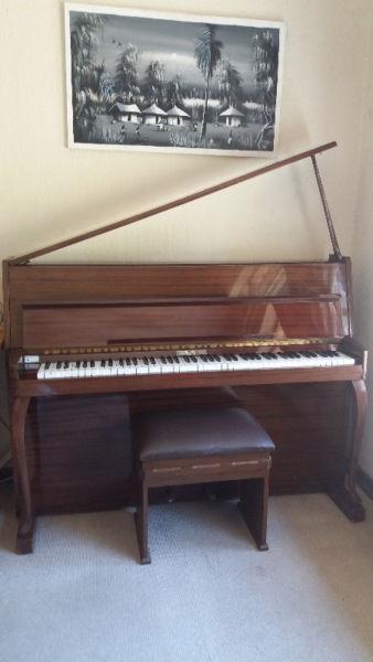 Piano - Upright Rippen Piano in excellent condition