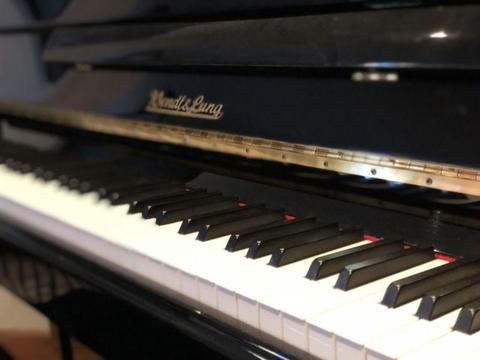 Wendl & Lung Polishes Black Upright Piano