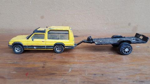 Old yellow Matchbox bakkie & trailer