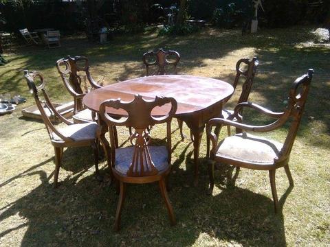Victorian set : 6 antique chairs with wooden table