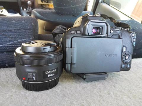 Canon 200D in excellent condition and lenses