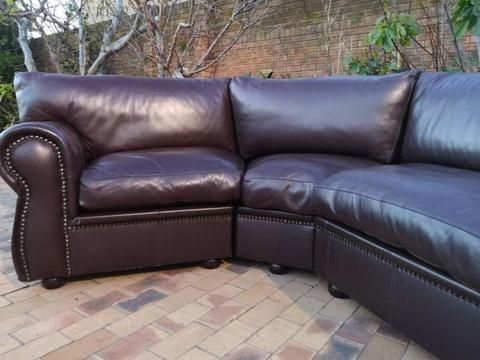 Corner L-Shape Leather Couch condition FLAWLESS in Full Grain-leather AVAILABLE in Panorama