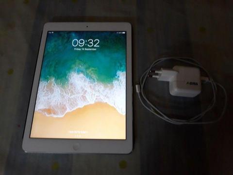 Ipad Air 32gb for sale in Perfect Condition NEGOTIABLE