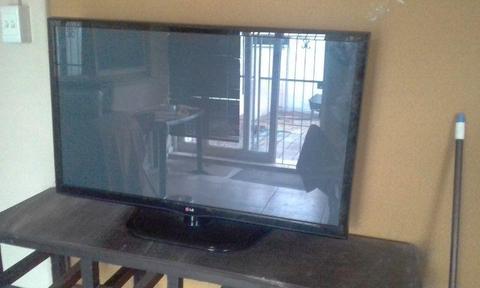 Selling my 42 Lg and 42 Samsung Plasma Tv - Spotless - Give away prices !!!!!!