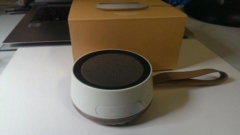 original Samsung bluetooth Speaker model: EO-SGS10 with box